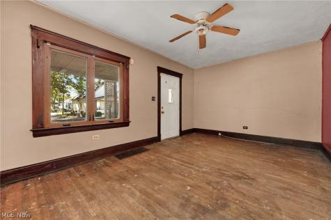 3026 Saratoga Cleveland OH 44109