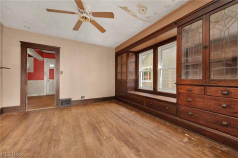 3026 Saratoga Cleveland OH 44109