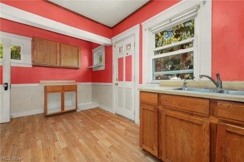 3026 Saratoga Cleveland OH 44109