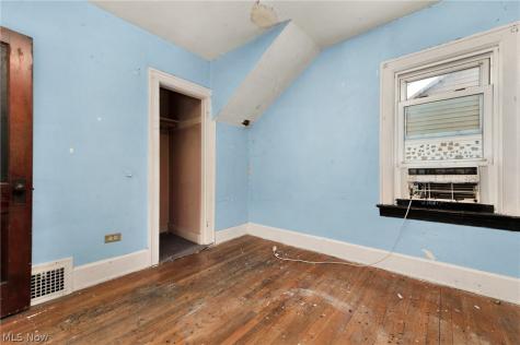 3026 Saratoga Cleveland OH 44109