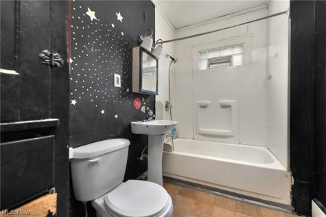 3026 Saratoga Cleveland OH 44109
