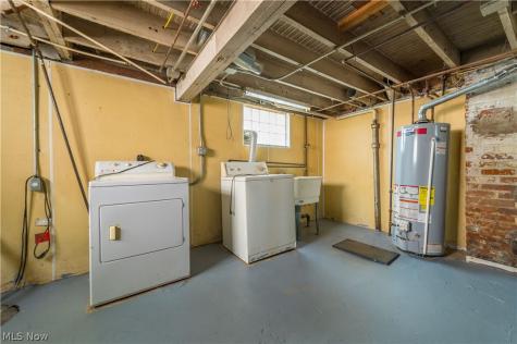 3026 Saratoga Cleveland OH 44109