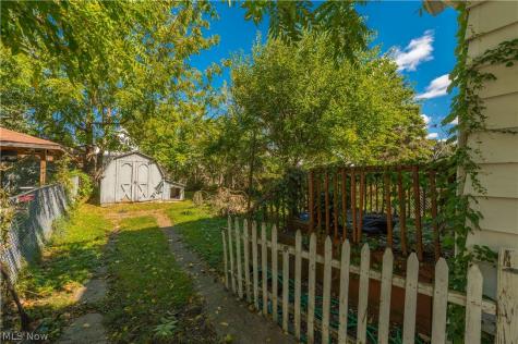 3026 Saratoga Cleveland OH 44109