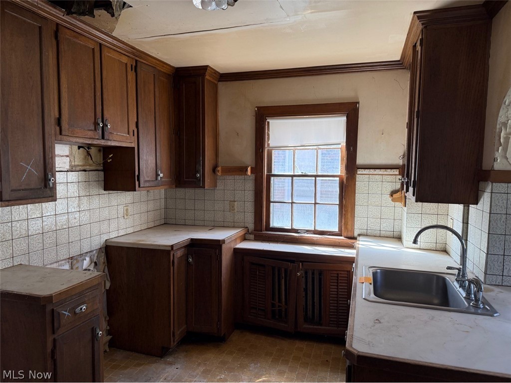 16173 Glynn Road East Cleveland OH 44112