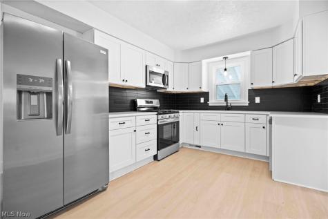 241 Harwood Street Elyria OH 44035
