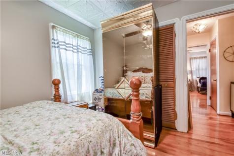 864 Medford Road Cleveland Heights OH 44121