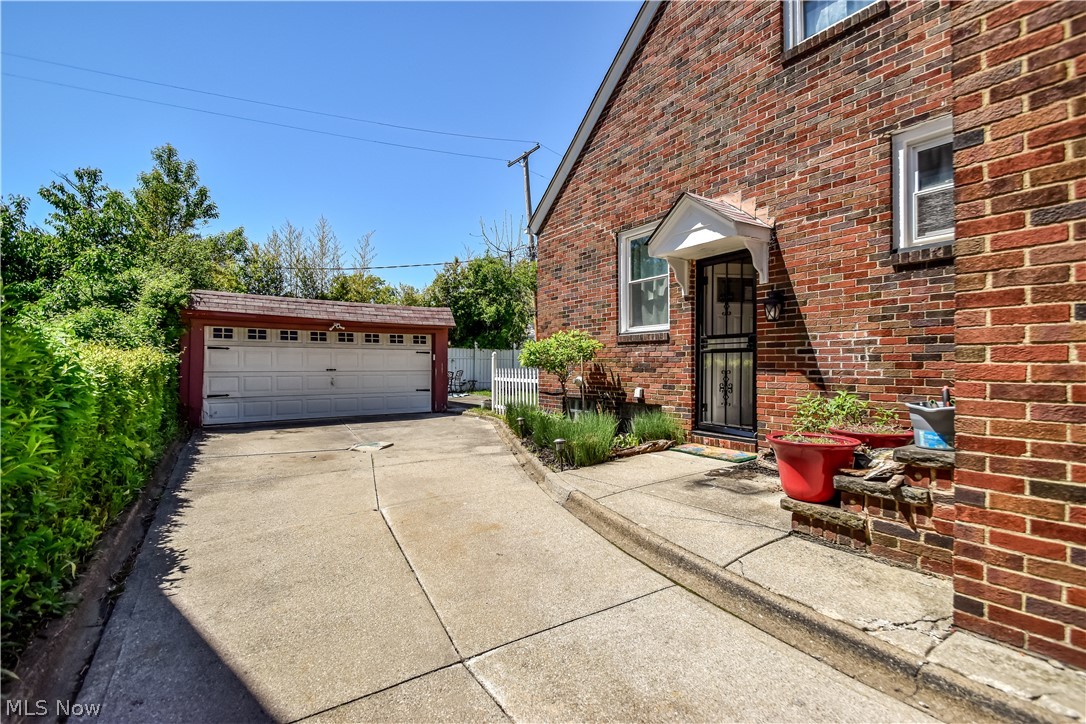 864 Medford Road Cleveland Heights OH 44121