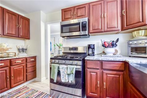 864 Medford Road Cleveland Heights OH 44121