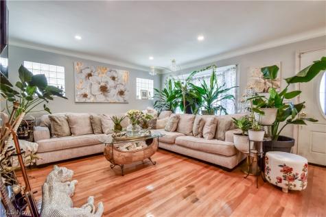 864 Medford Road Cleveland Heights OH 44121