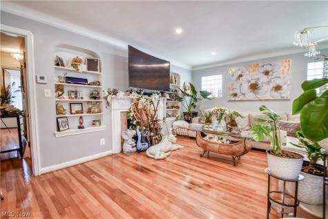864 Medford Road Cleveland Heights OH 44121