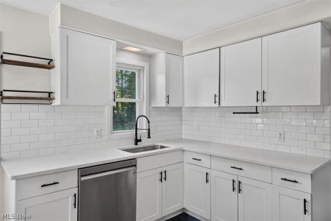 4223 Canterbury Road North Olmsted OH 44070