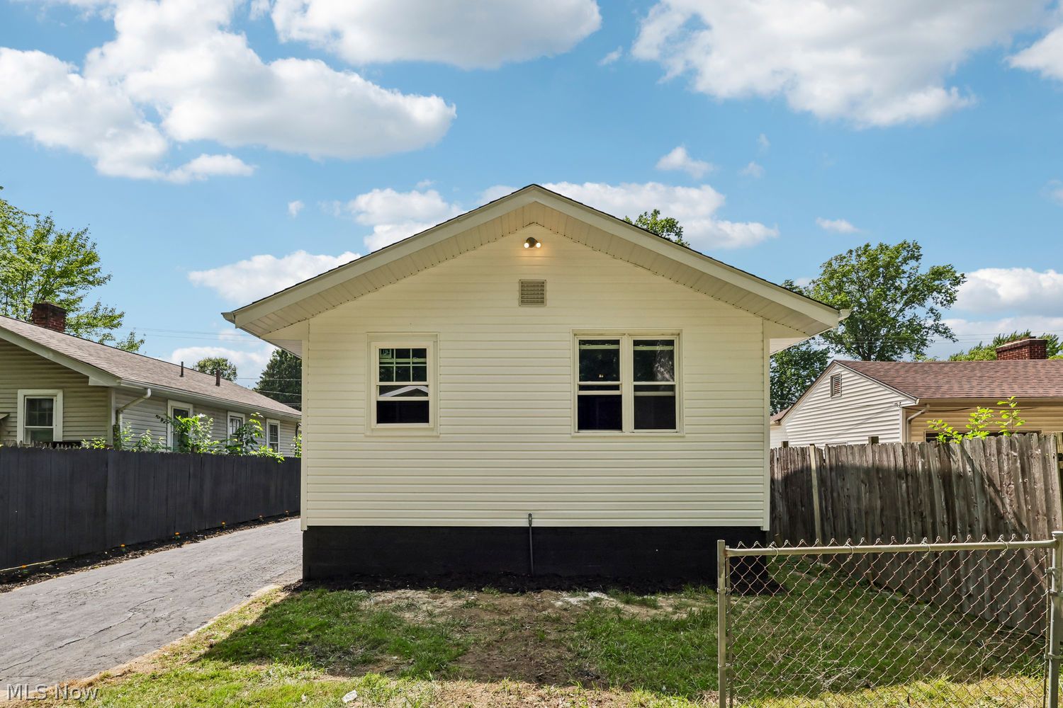 1057 Willard Avenue SE Warren OH 44484
