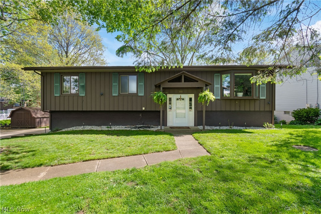 370 Applegrove Street NE North Canton OH 44720