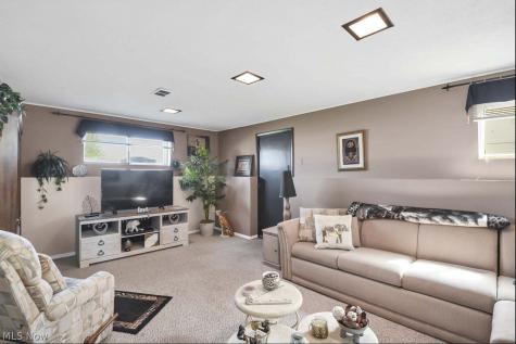 8702 Cambridge Drive Parma OH 44129