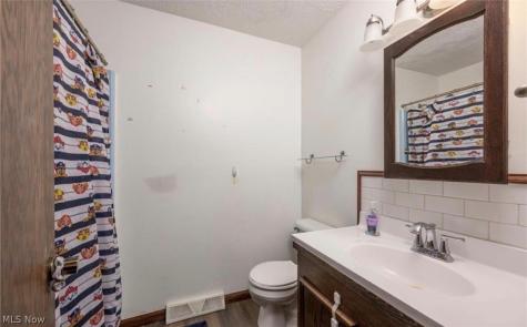 5326 Hillsboro Avenue SE Canton OH 44707