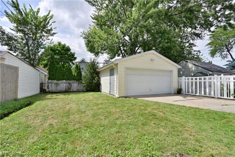 2096 Reveley Avenue Lakewood OH 44107