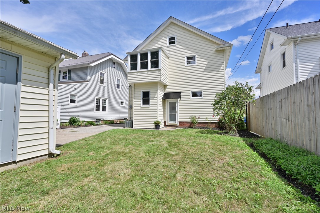 2096 Reveley Avenue Lakewood OH 44107