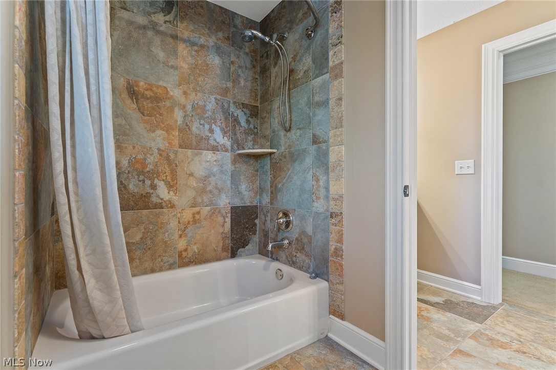 7245 Hanbury Close Canfield OH 44406