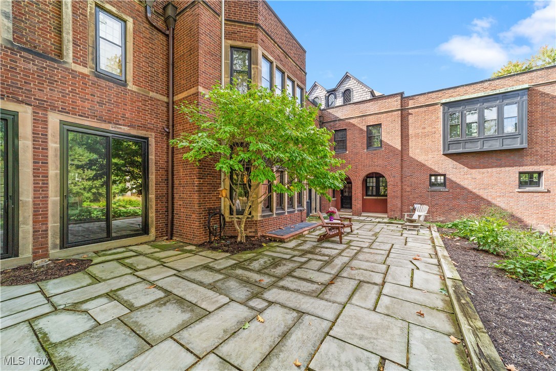 2965 Fairmount Boulevard Cleveland Heights OH 44118