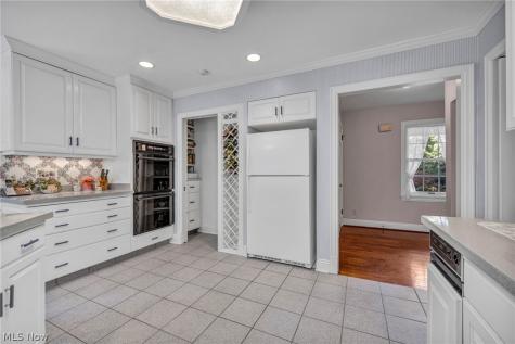 1176 Meadow Spur Drive Akron OH 44333
