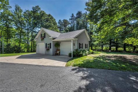 1176 Meadow Spur Drive Akron OH 44333