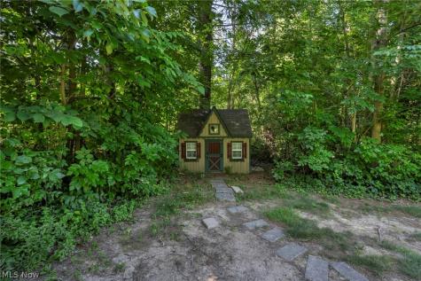 1176 Meadow Spur Drive Akron OH 44333