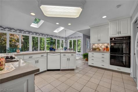 1176 Meadow Spur Drive Akron OH 44333