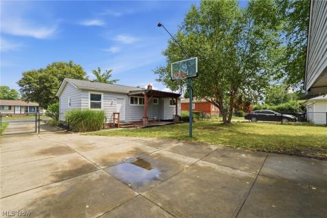 11821 Ronald Drive Parma OH 44130
