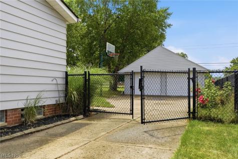 11821 Ronald Drive Parma OH 44130