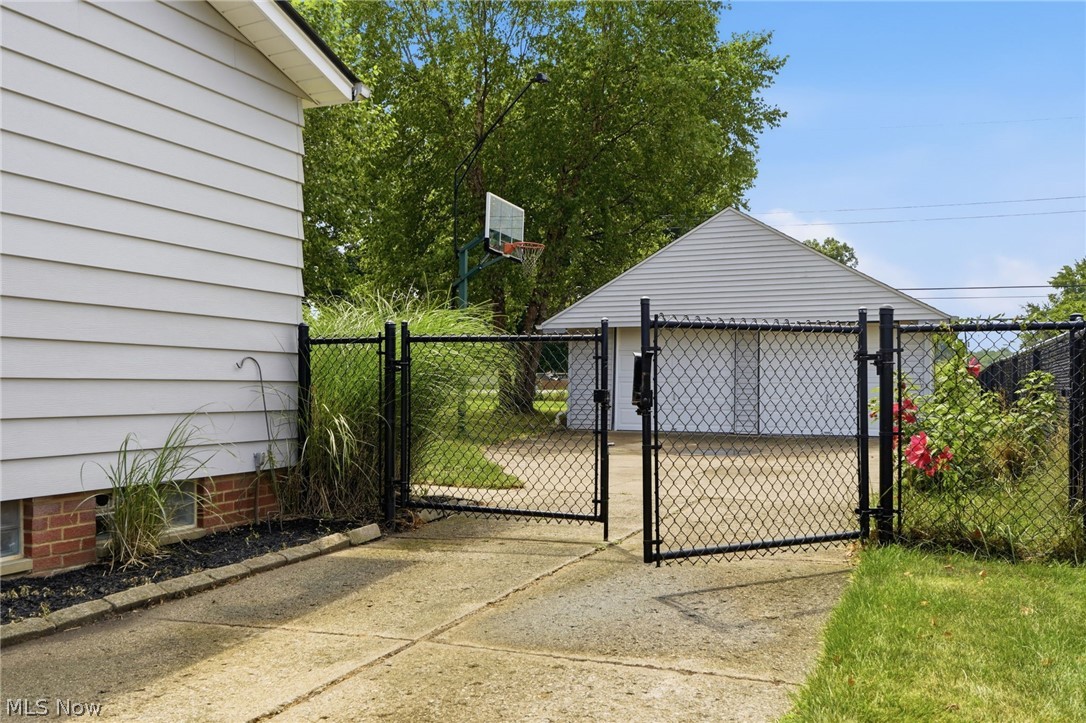 11821 Ronald Drive Parma OH 44130