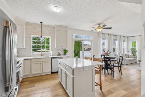 3821 Woodglen Avenue Norton OH 44203
