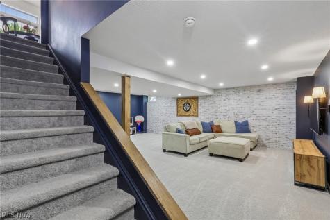 3821 Woodglen Avenue Norton OH 44203
