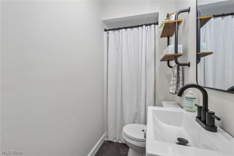 3821 Woodglen Avenue Norton OH 44203