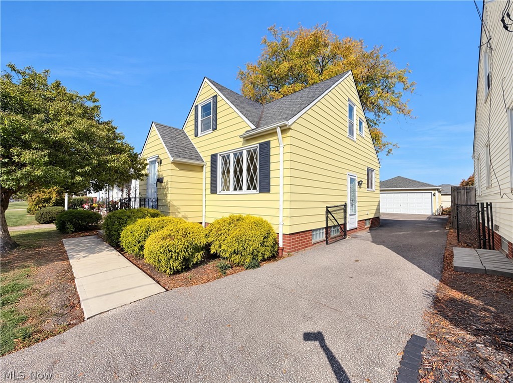 24601 Stephen Avenue Euclid OH 44123