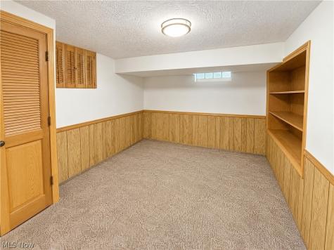 24601 Stephen Avenue Euclid OH 44123