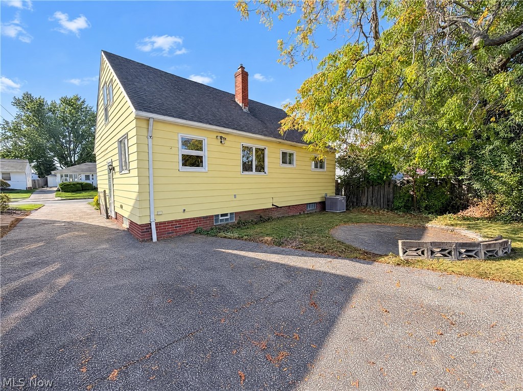 24601 Stephen Avenue Euclid OH 44123
