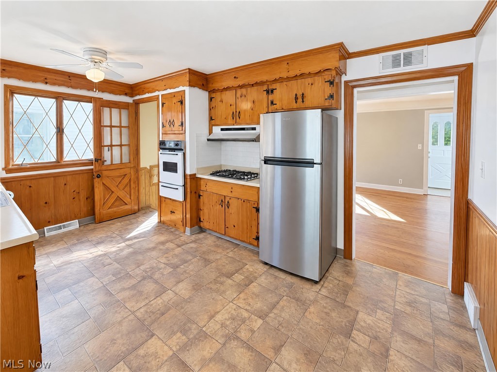 24601 Stephen Avenue Euclid OH 44123