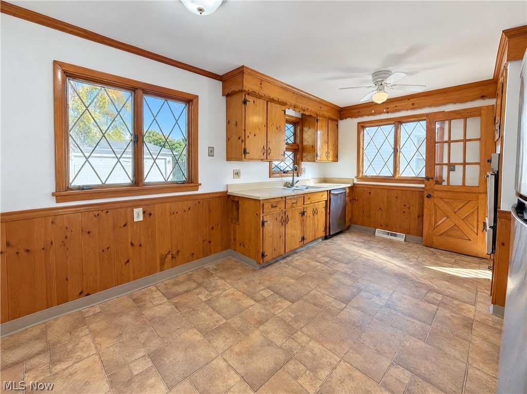 24601 Stephen Avenue Euclid OH 44123