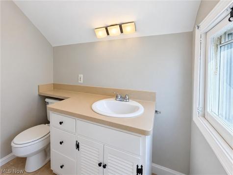 24601 Stephen Avenue Euclid OH 44123