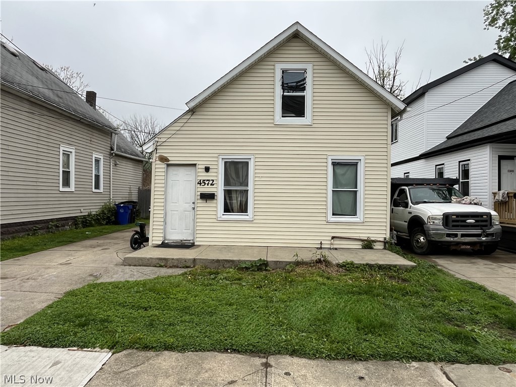 4572 Niessen Court Cleveland OH 44109