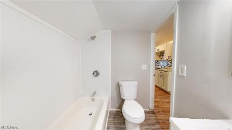 4572 Niessen Court Cleveland OH 44109