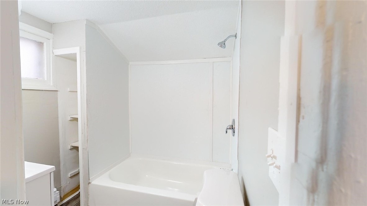 4572 Niessen Court Cleveland OH 44109