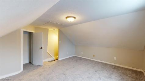 4572 Niessen Court Cleveland OH 44109