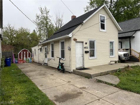4572 Niessen Court Cleveland OH 44109