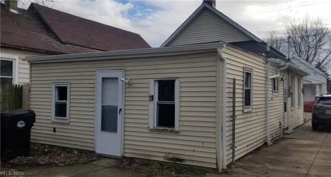 4572 Niessen Court Cleveland OH 44109