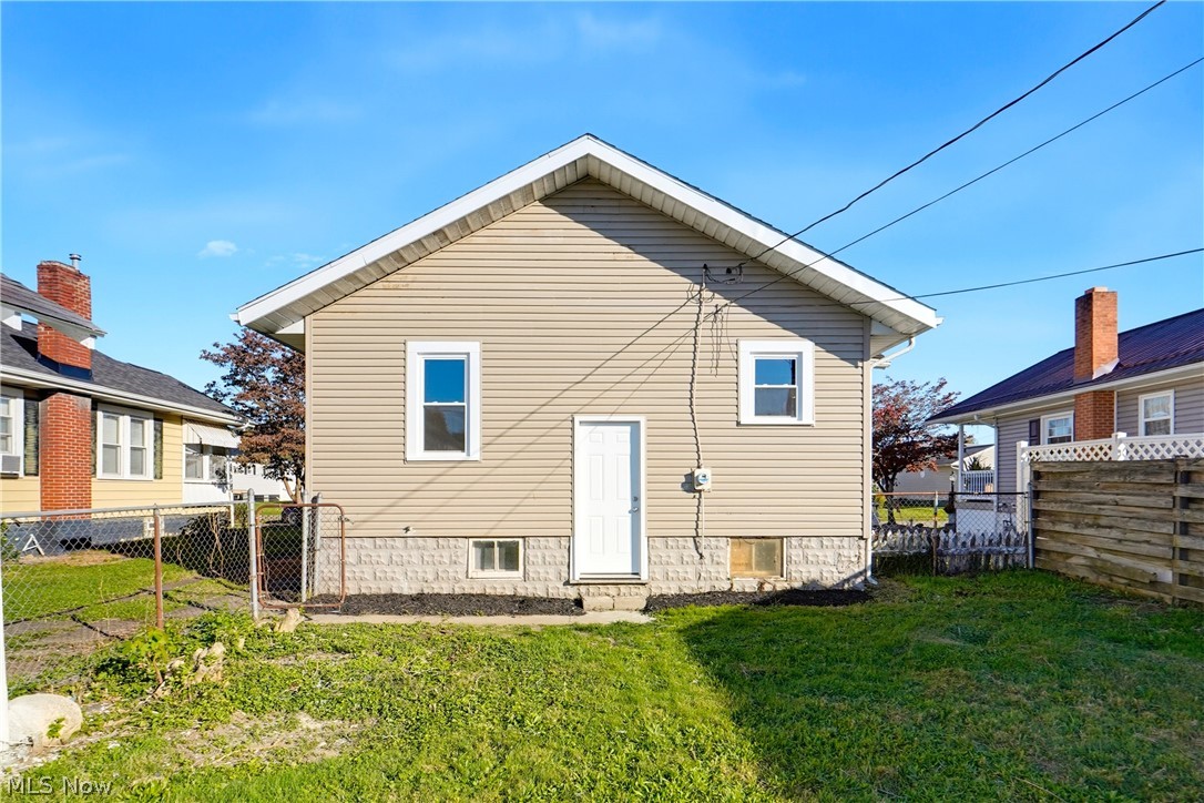 514 Wilcoxen Street Uhrichsville OH 44683