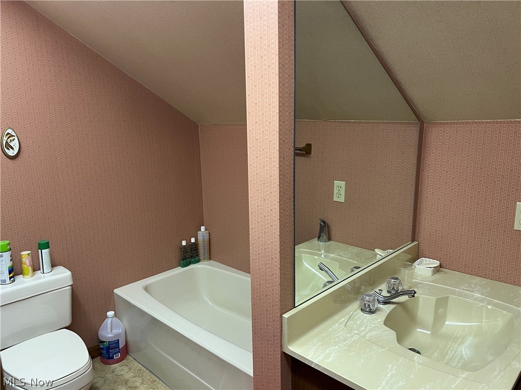 984 W Main Street Sugarcreek OH 44681