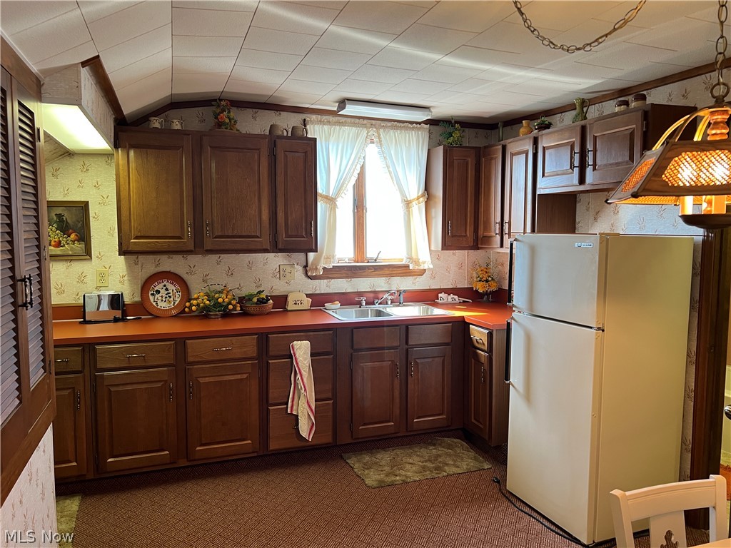 984 W Main Street Sugarcreek OH 44681