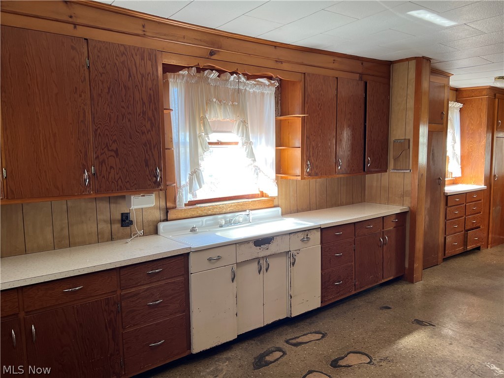 984 W Main Street Sugarcreek OH 44681