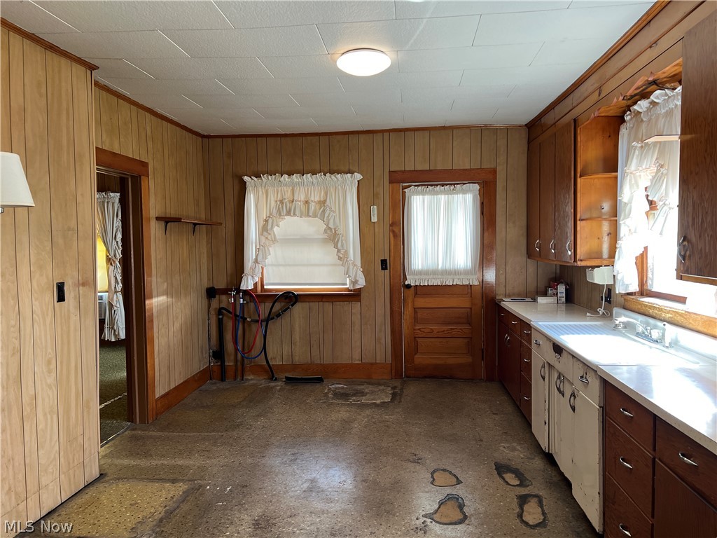 984 W Main Street Sugarcreek OH 44681